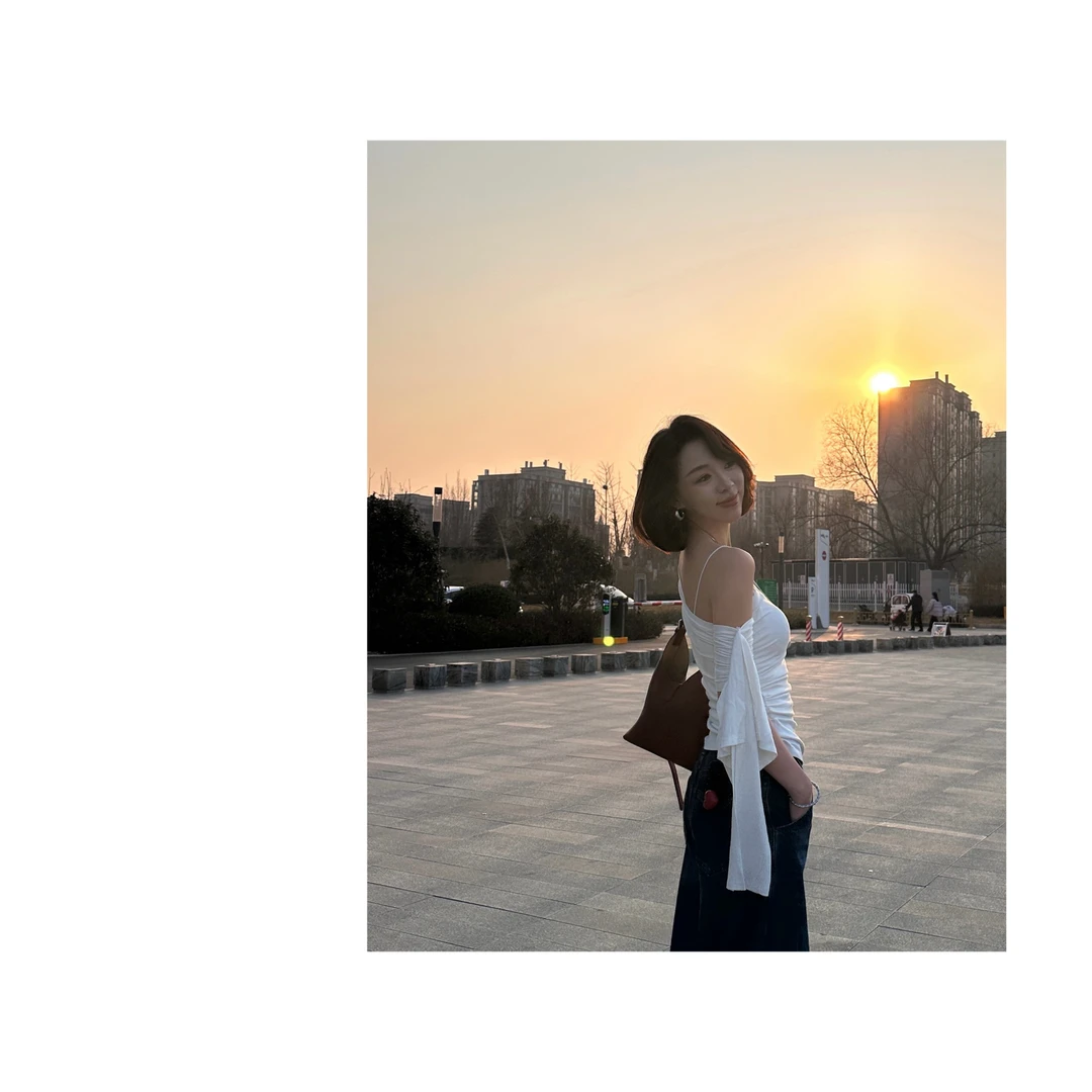 【飘逸感】百搭不规则斜肩针织飘带漏肩上衣