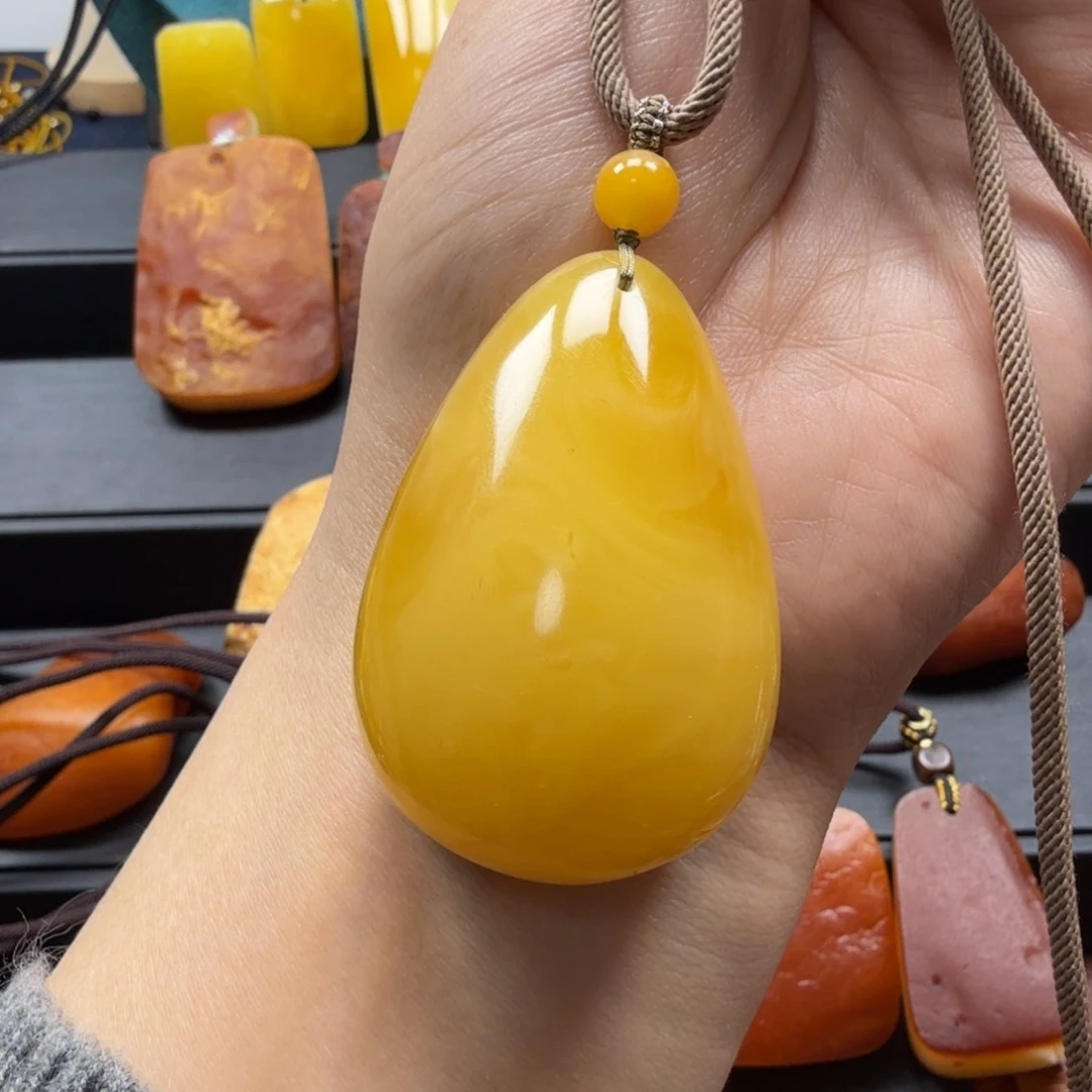 琥珀吊坠(赠链)未镶嵌