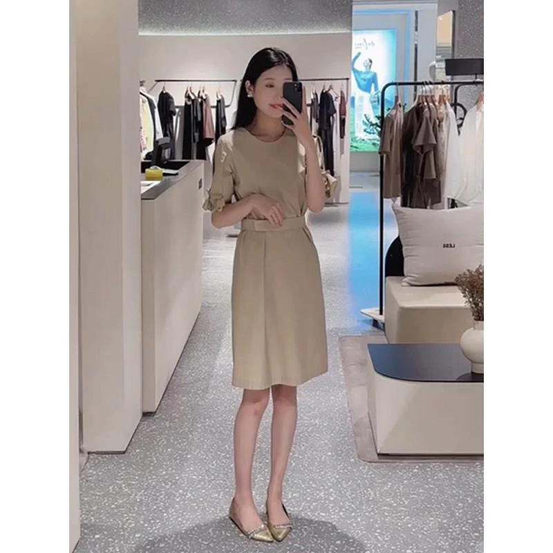 独特洋气浅卡其色短袖连衣裙女2025年夏季新款气质减龄显瘦A字裙