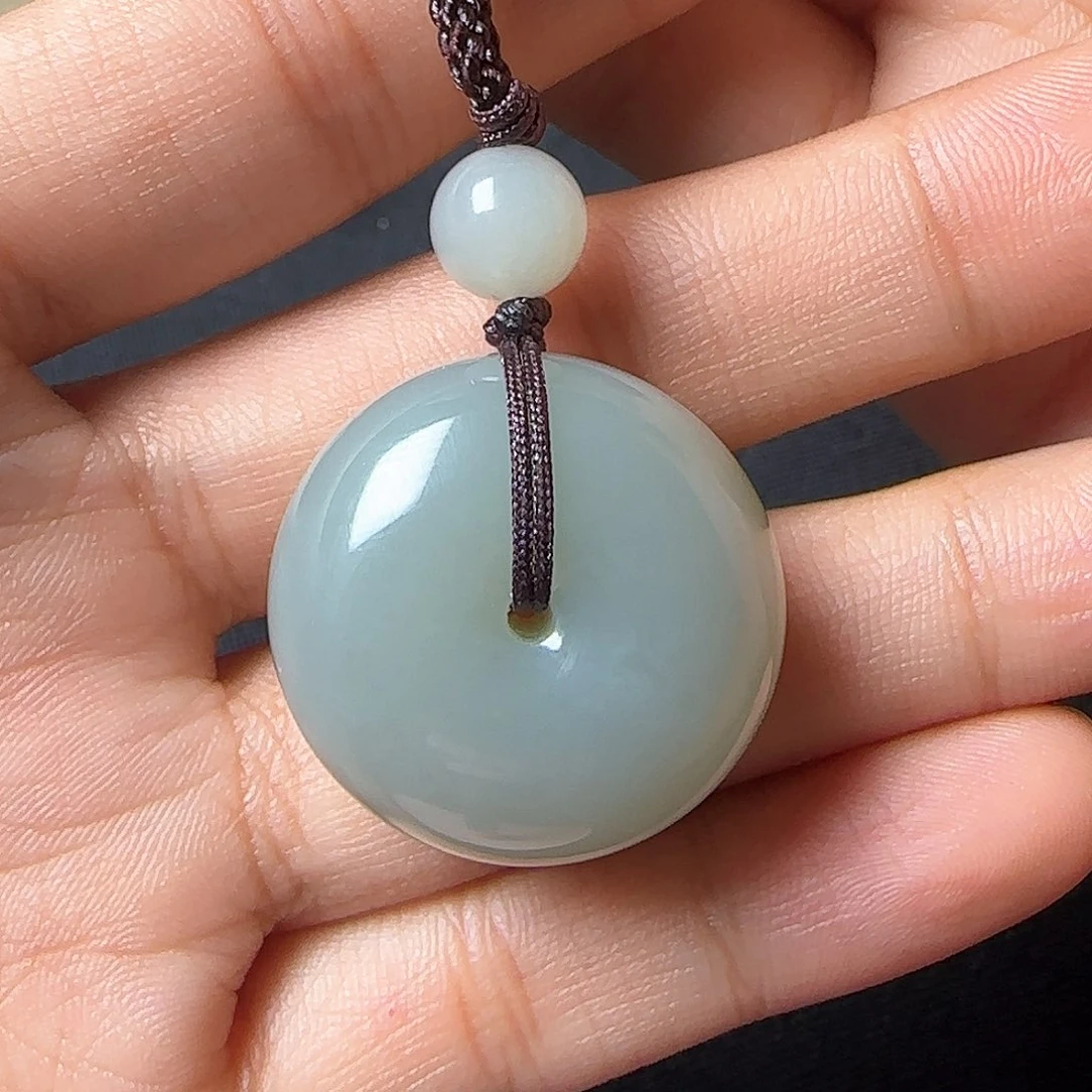 和田玉颈饰未镶嵌好**见