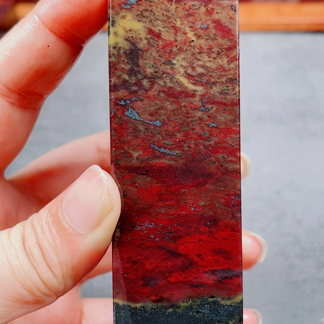 玉桂林鸡血玉印章镇尺18