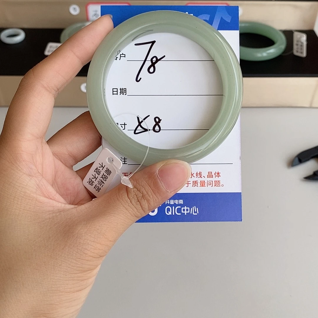 石英质玉手镯未镶嵌w