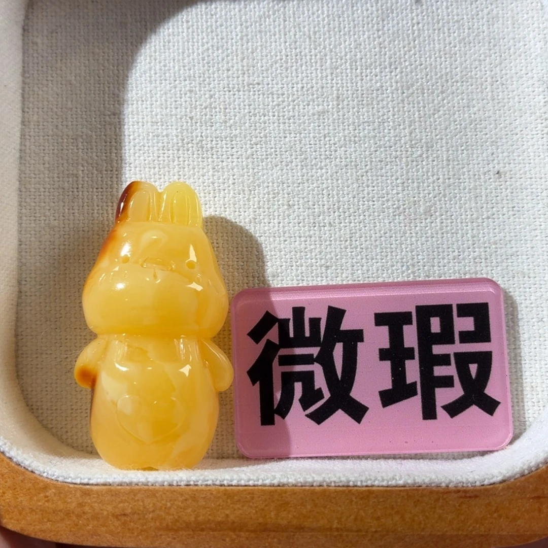 蜜蜡未镶嵌裸石兔兔