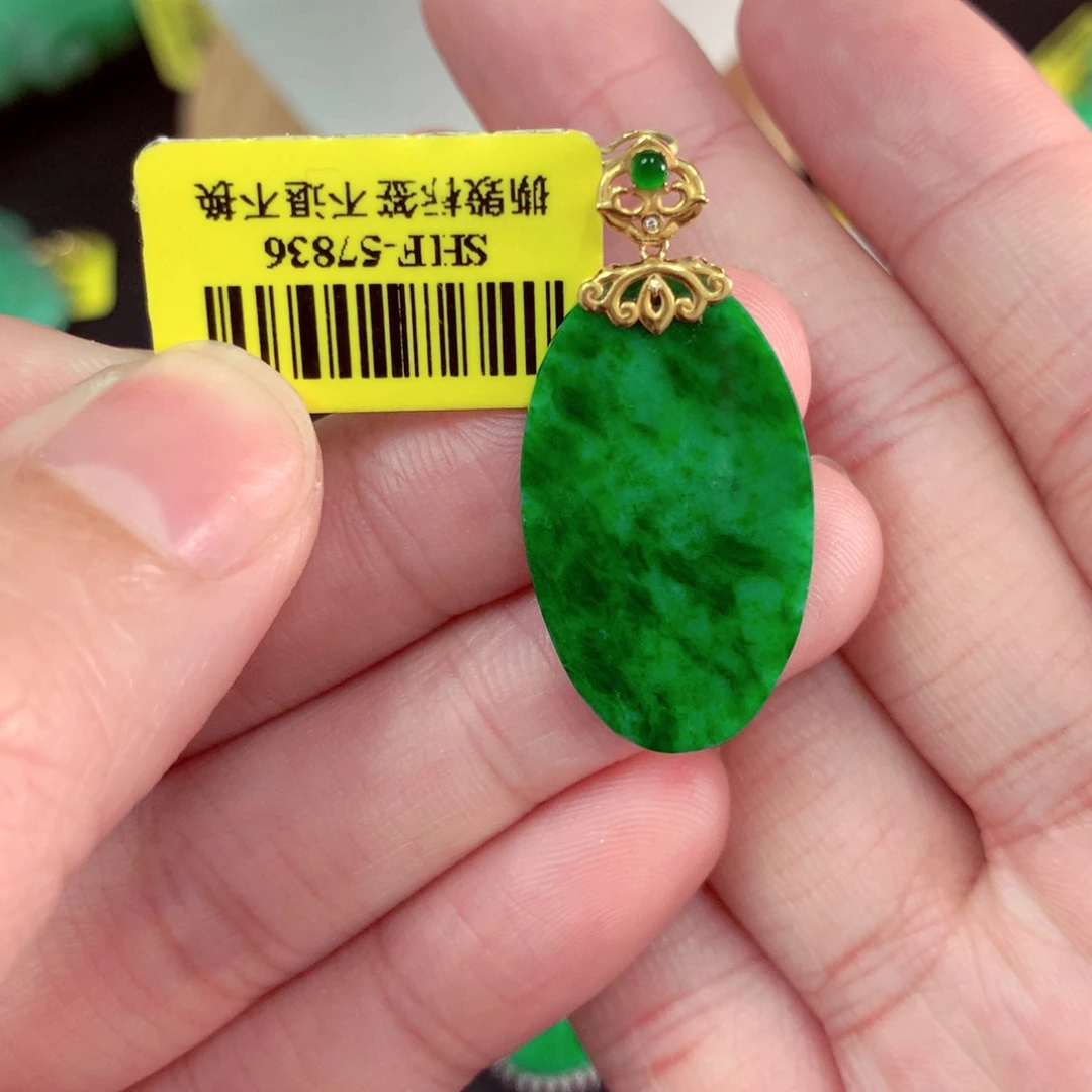 颈饰18K金镶嵌翡翠