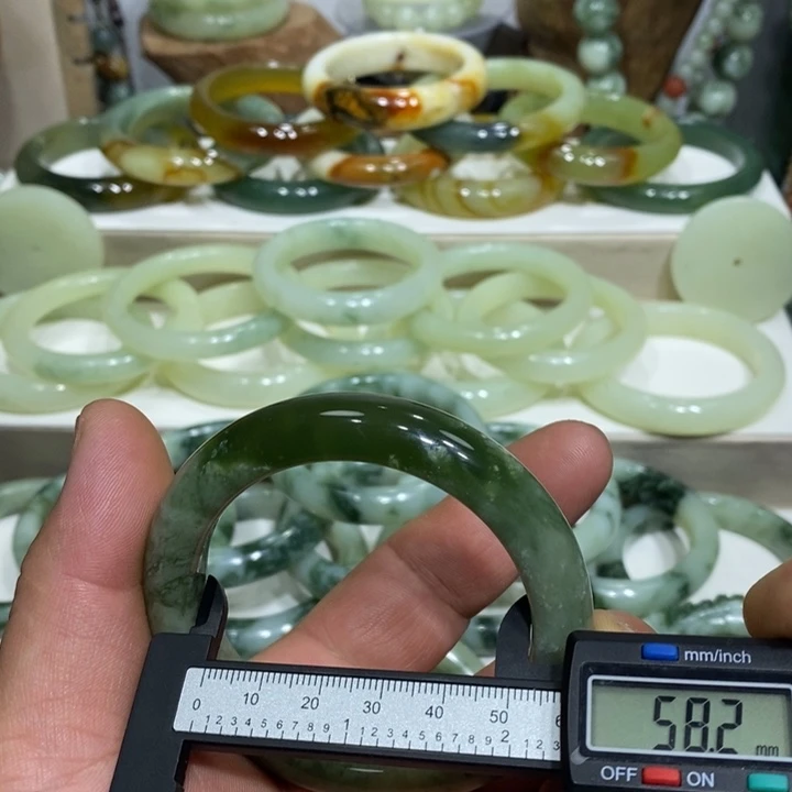 透闪石-蛇纹石玉手镯未镶嵌