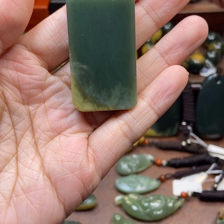 岫岩河磨玉（透闪石质玉）未镶嵌吊坠(不含链)我***?