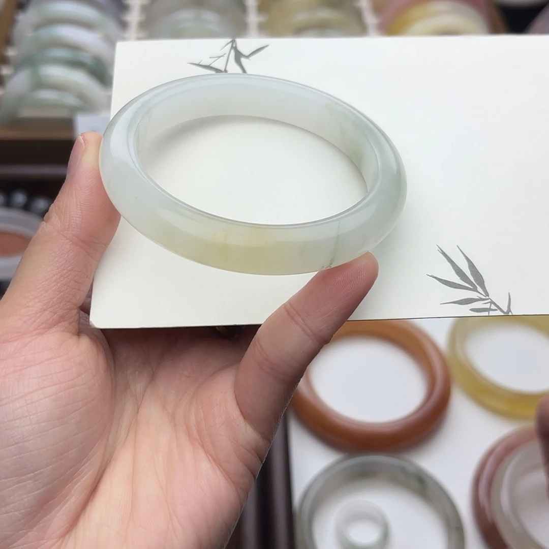 石英质玉（天山翠）未镶嵌手镯56.2圈口