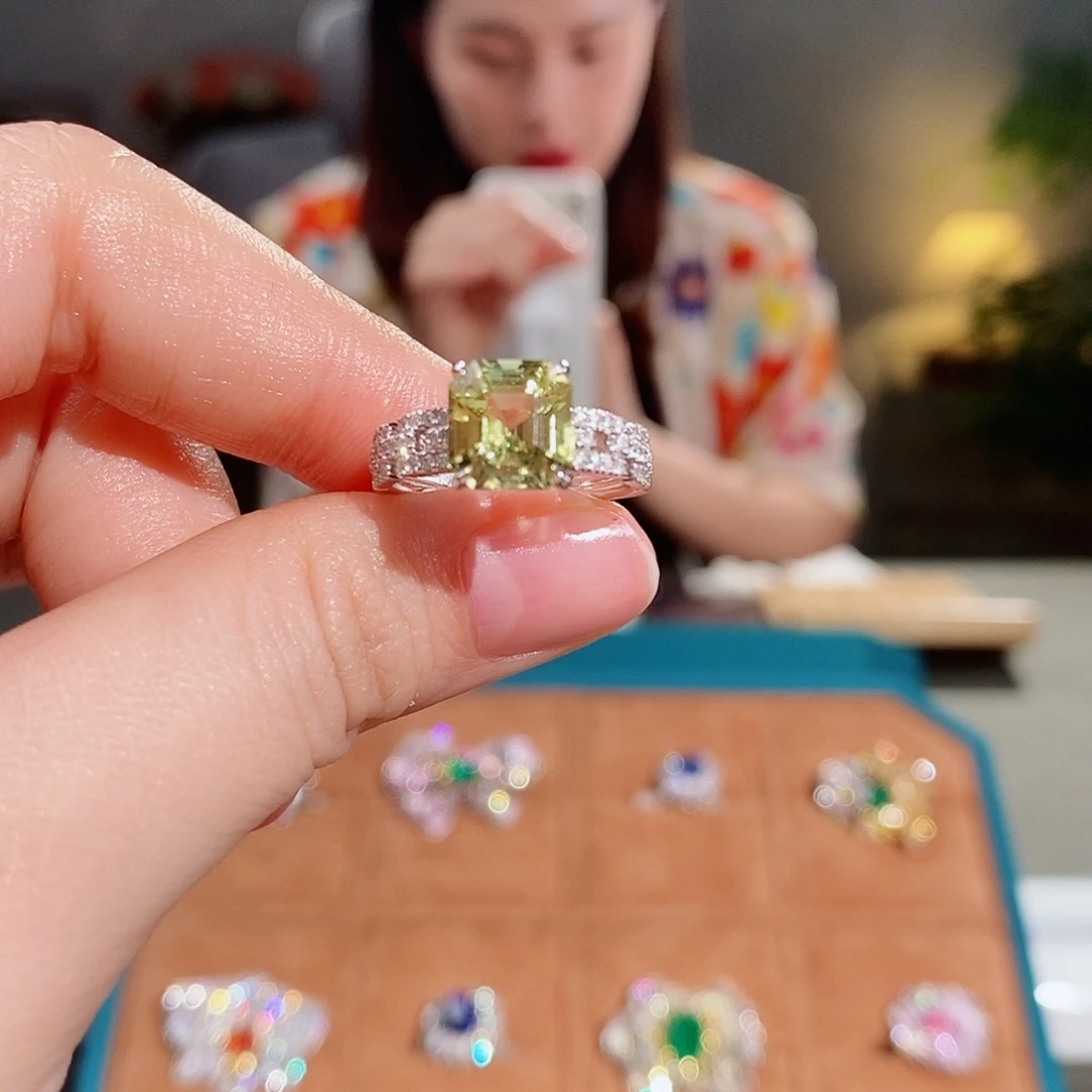 18K金镶嵌戒指金绿宝石2.82ct
