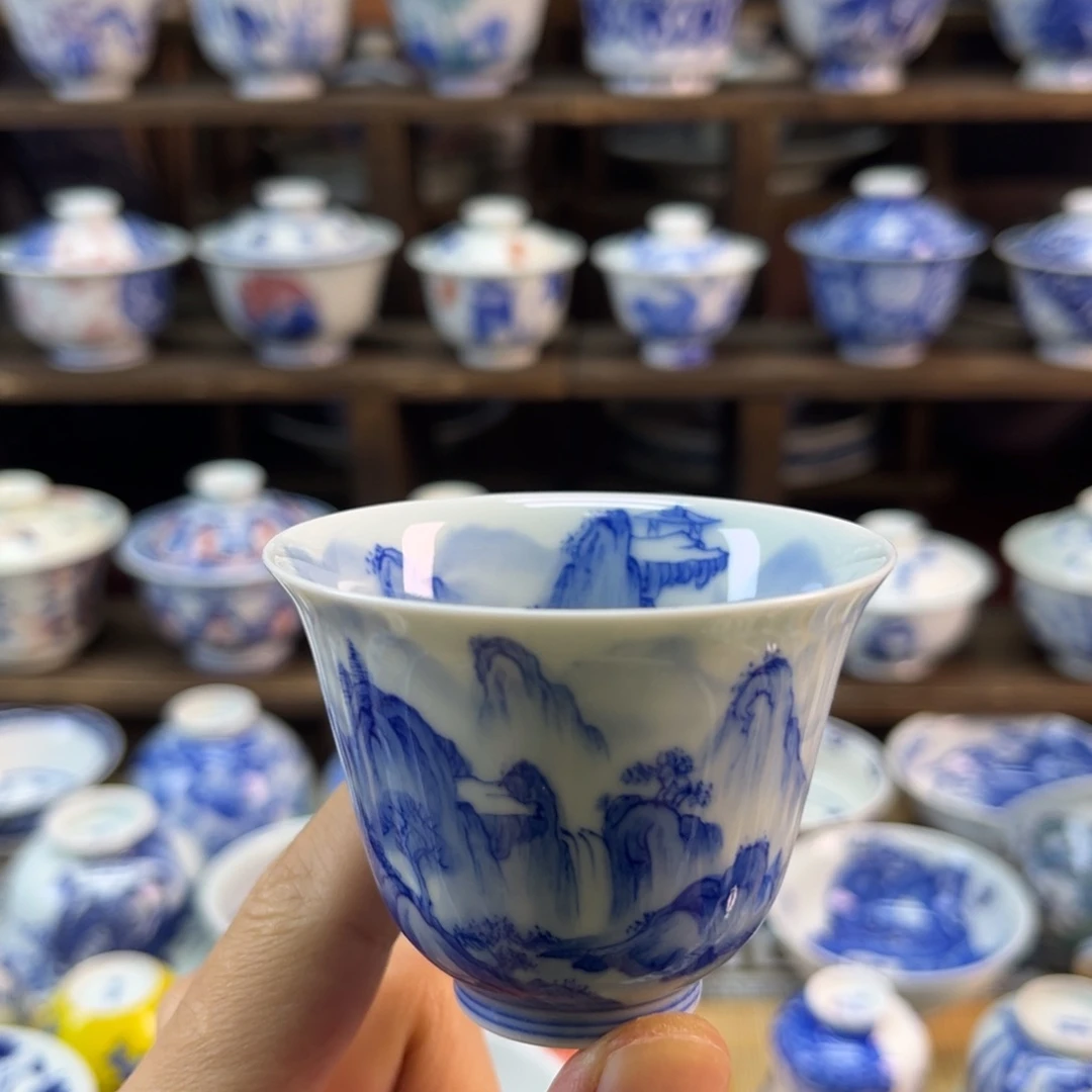 福利手绘青花山水铃铛杯