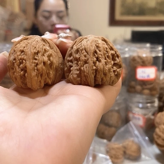 文玩核桃吊坠38红宝石