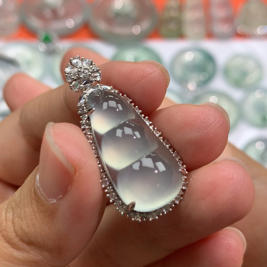 翡翠18K金镶嵌颈饰27