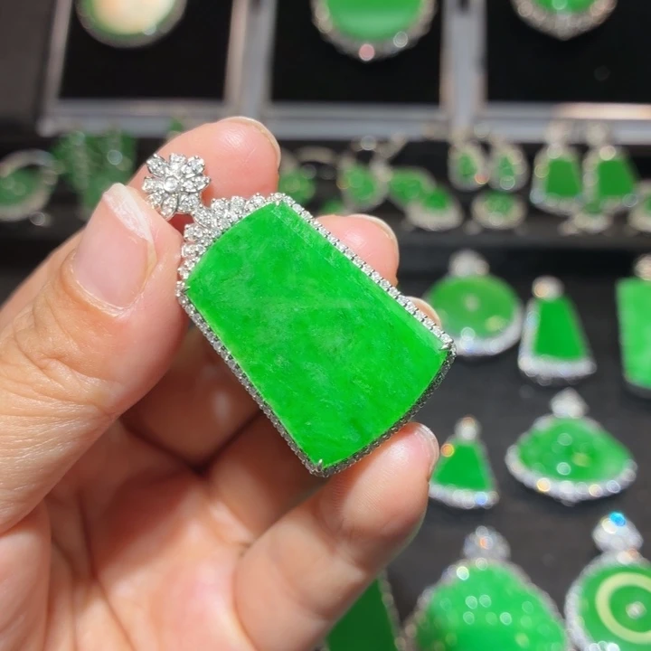 吊坠(不含链)18K金镶嵌翡翠翡翠