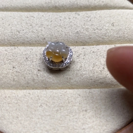 翡翠颈饰未镶嵌翡翠