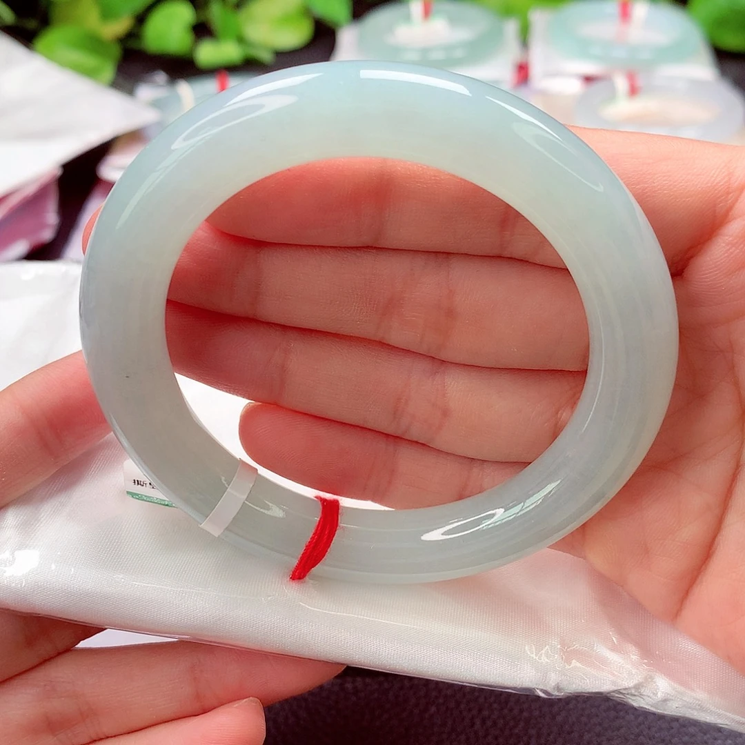 未镶嵌手镯翡翠天然翡翠手镯