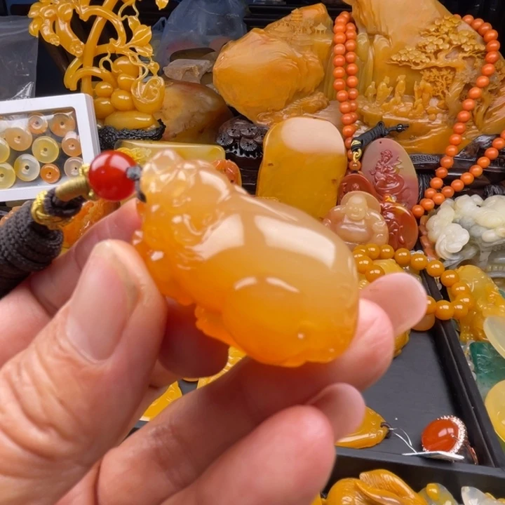 石英质玉（黄龙玉）合金颈饰放****妞