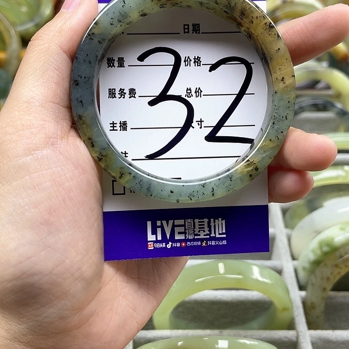 蛇纹石玉手镯合金烟*