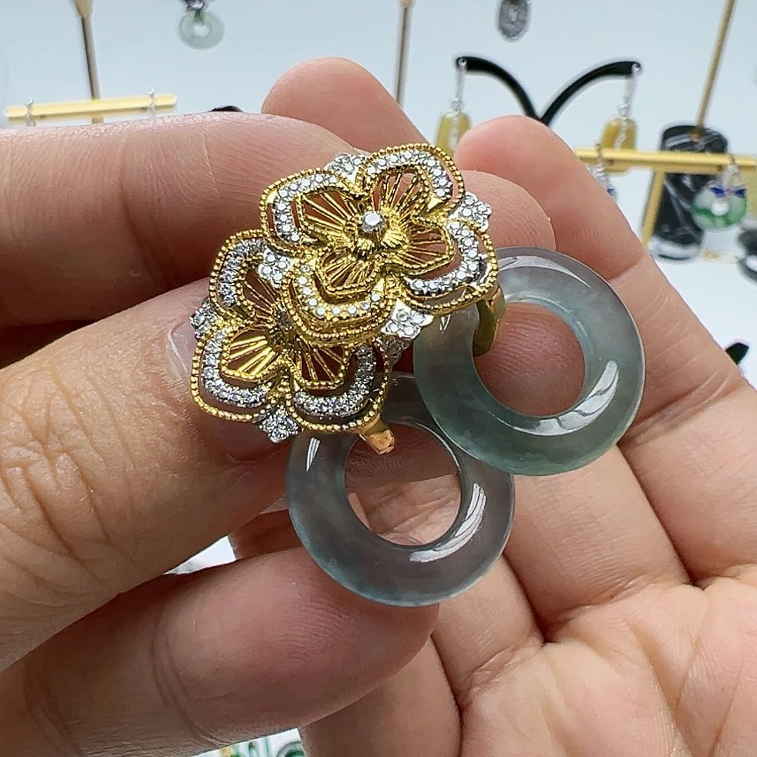 18K金镶嵌翡翠耳饰左****牛天然缅甸A货翡翠