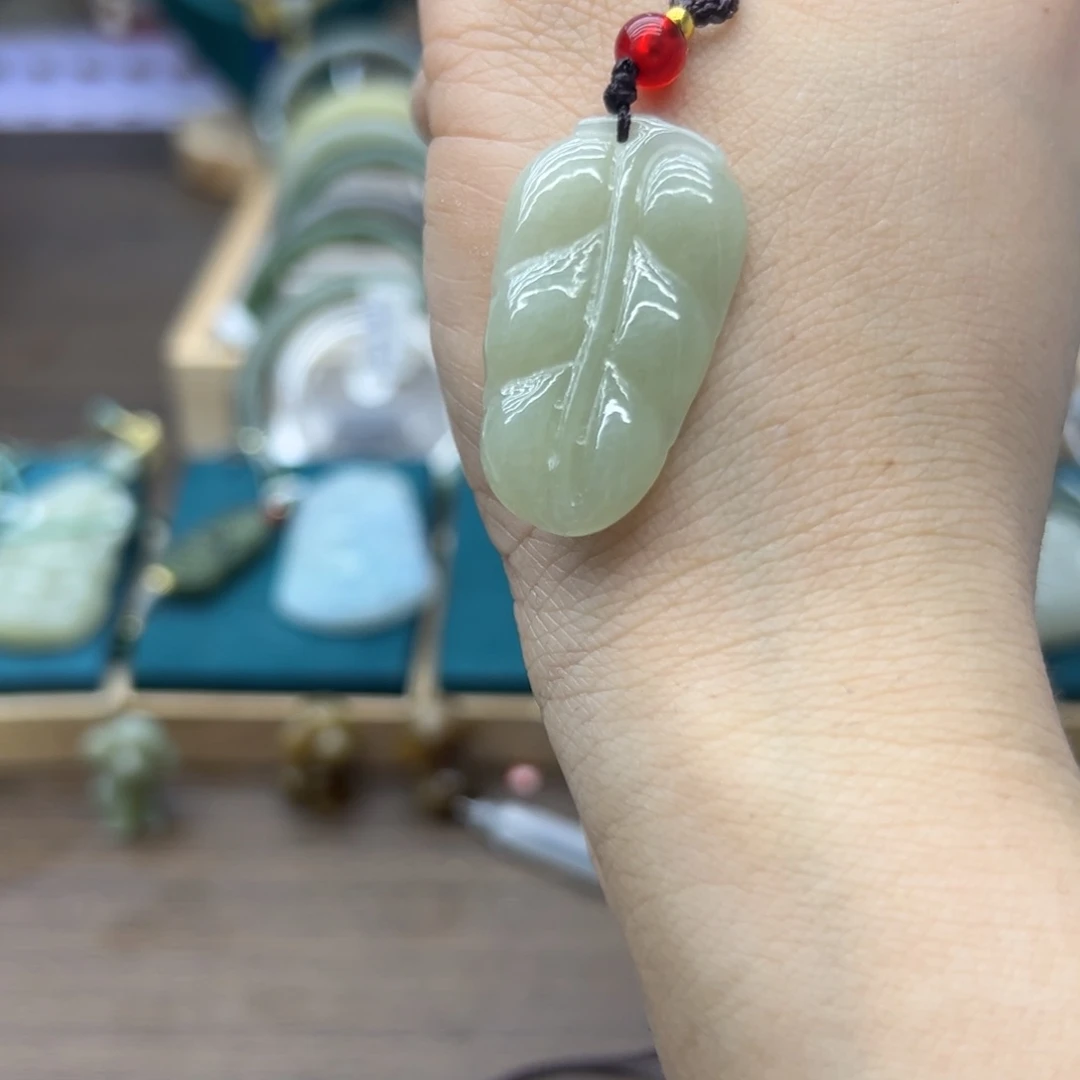 和田玉未镶嵌颈饰晴水叶子