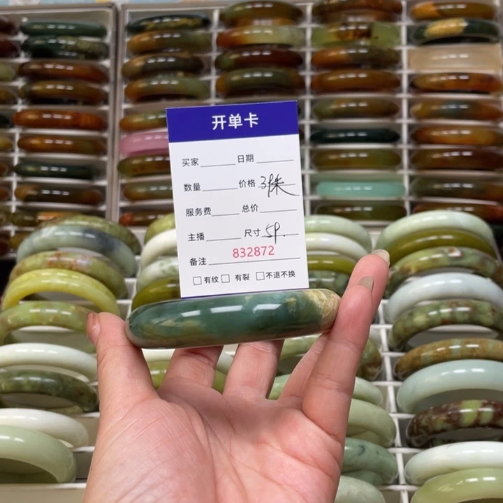 嬴***）蛇纹石玉未镶嵌手镯