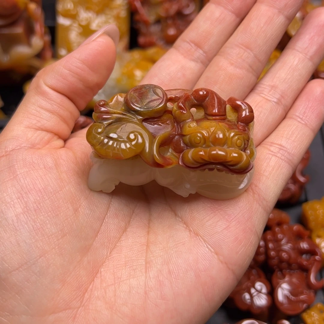 石英质玉（黄龙玉）未镶嵌颈饰