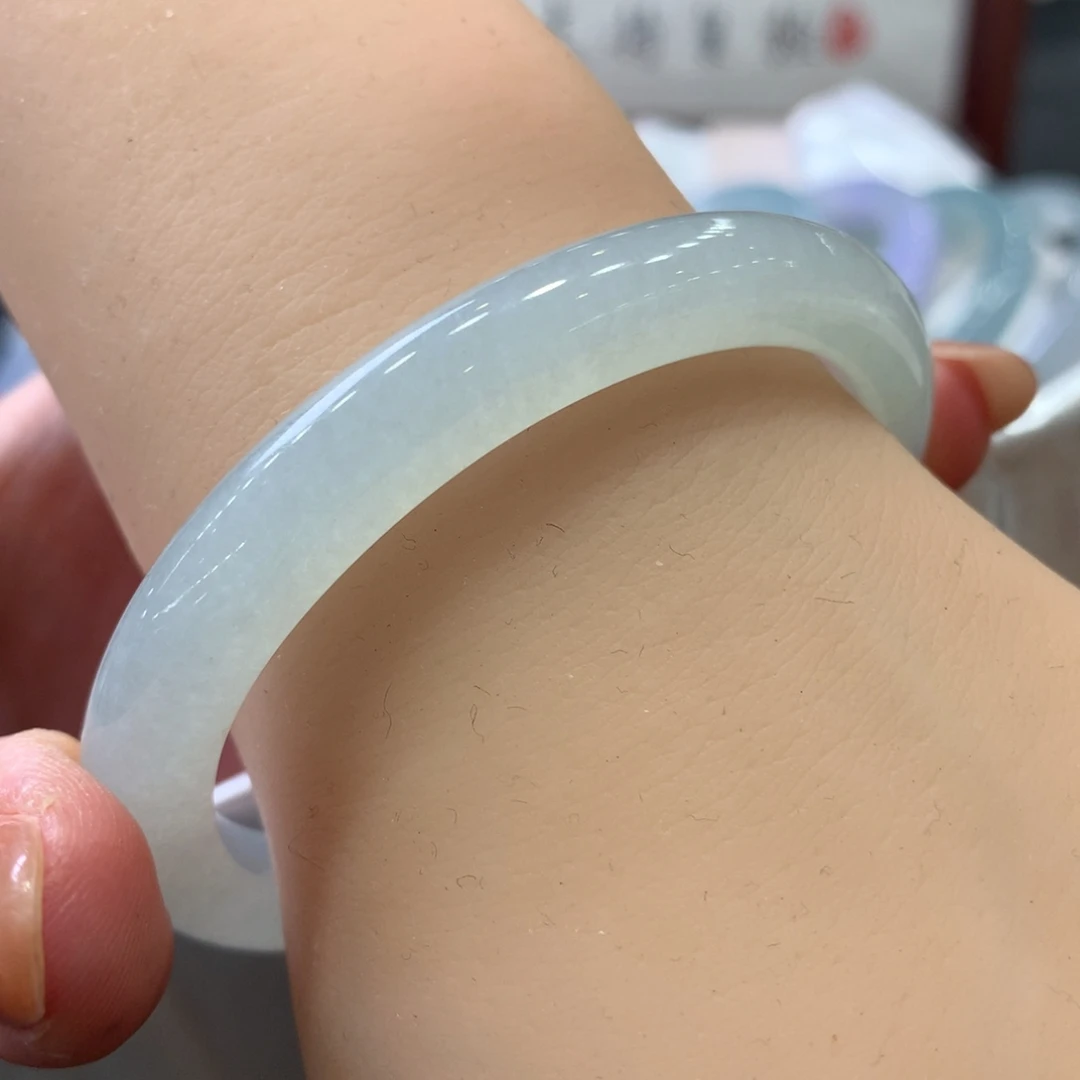 翡翠未镶嵌手镯天然Ａ货翡翠53贵妃