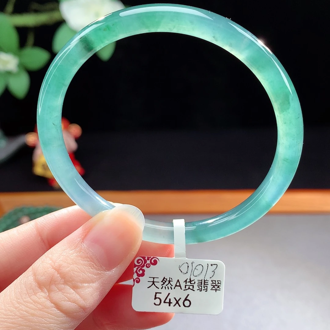 未镶嵌手镯（圆镯）翡翠