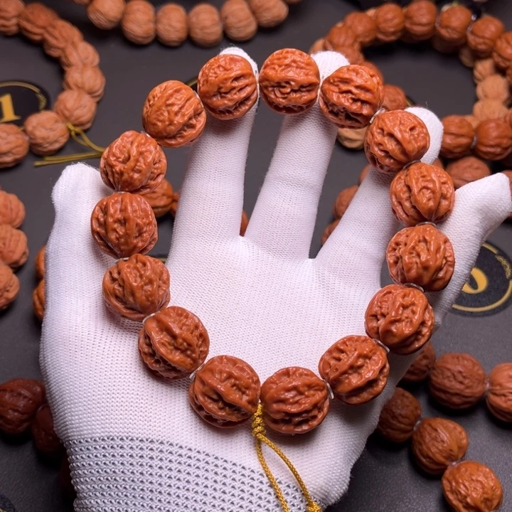 ****）文玩核桃手串京八棱