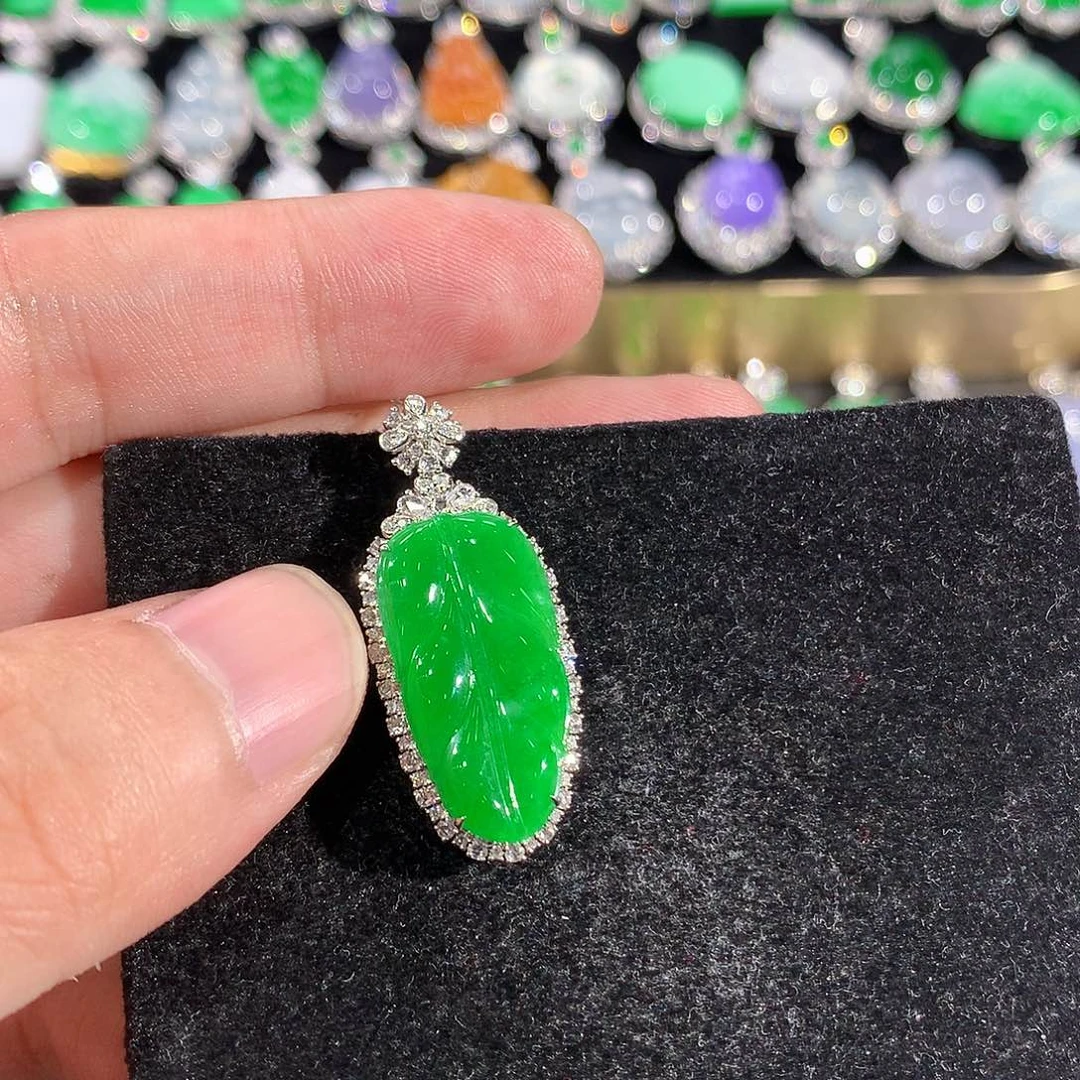 翡翠18K金镶嵌颈饰