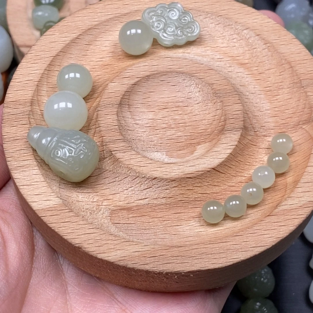 云***舒和田玉未镶嵌颈饰