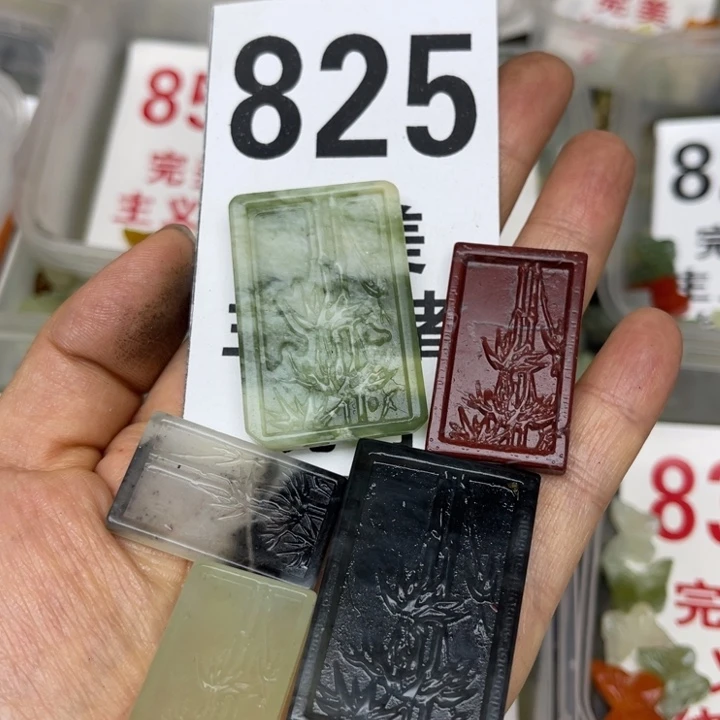 蛇纹石玉未镶嵌挂坠