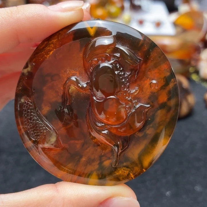 琥珀未镶嵌珠宝奇石55mm茶蜜白蜡飘花连年有余（带皮