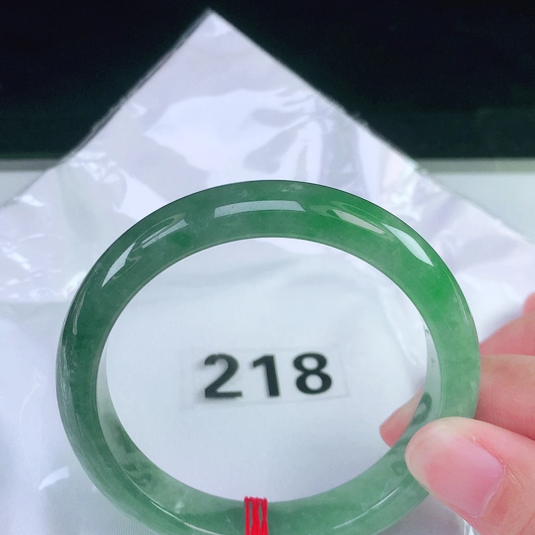 未镶嵌手镯（圆镯）翡翠