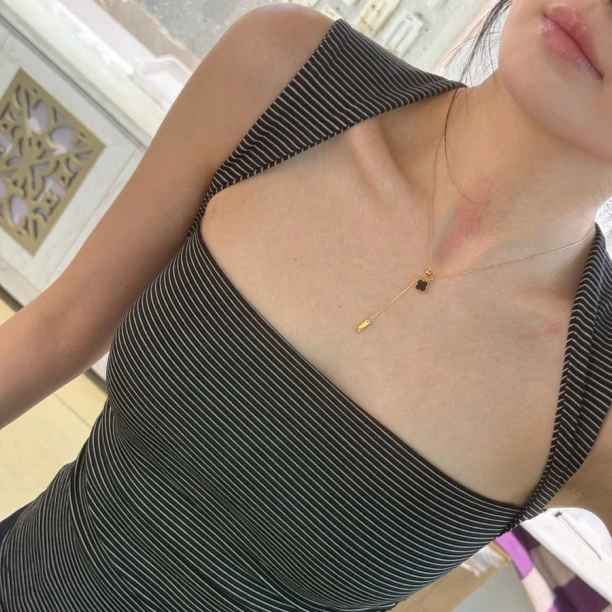 钛钢项链 精致~黑➕白双面佩戴小花抽拉项链