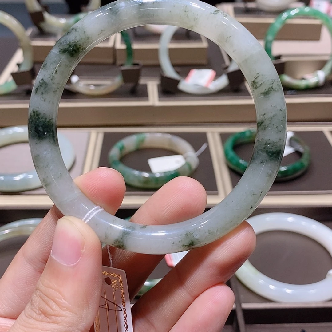 独山玉未镶嵌手镯