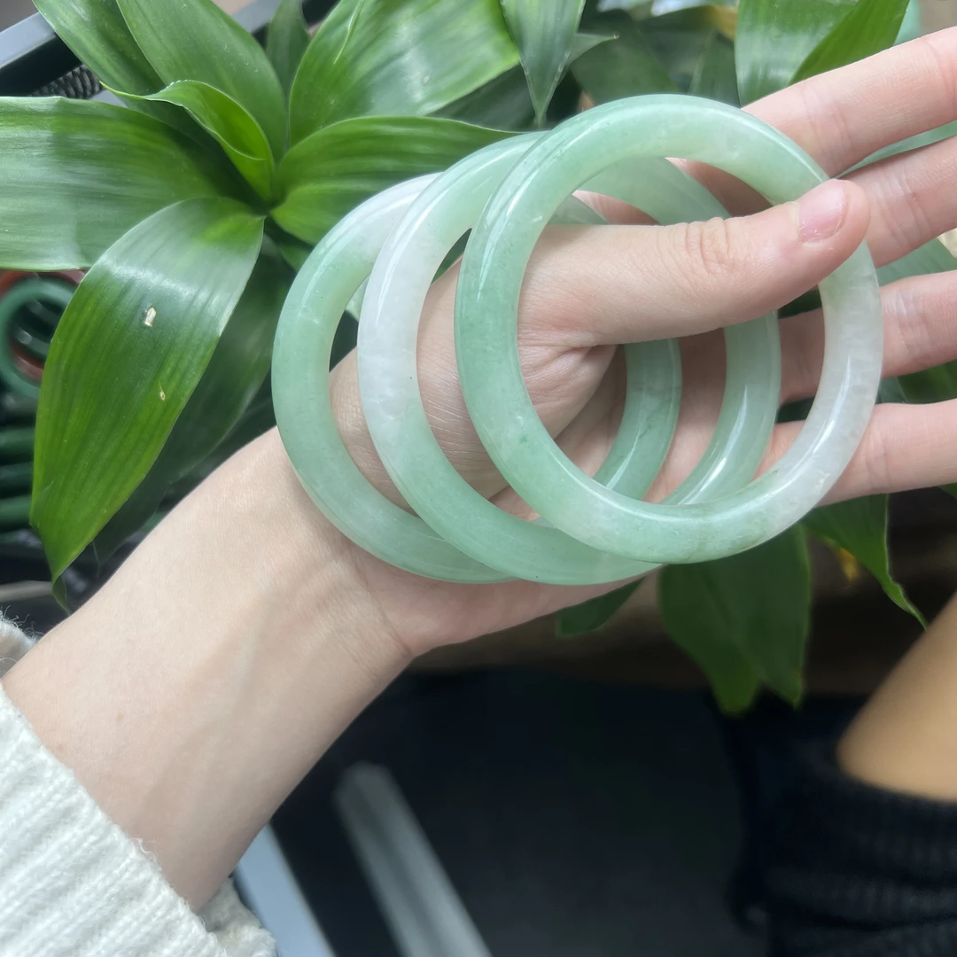 天然东陵玉蓝天白云飘花手镯拍一发一多样性发货