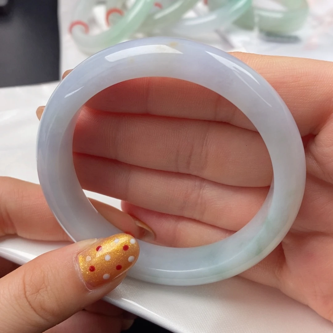 翡翠手镯未镶嵌58圈口