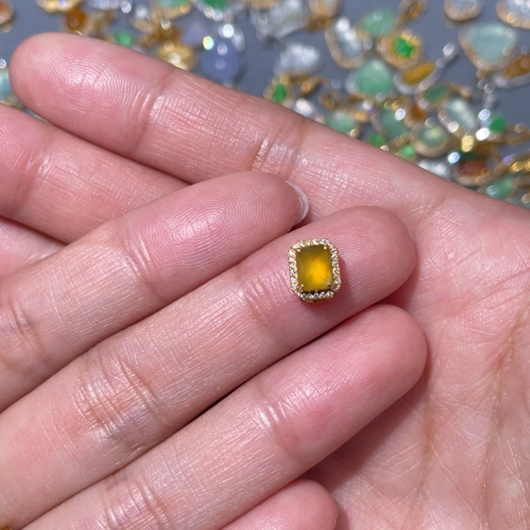 【闪购商品】颈饰18K金镶嵌翡翠