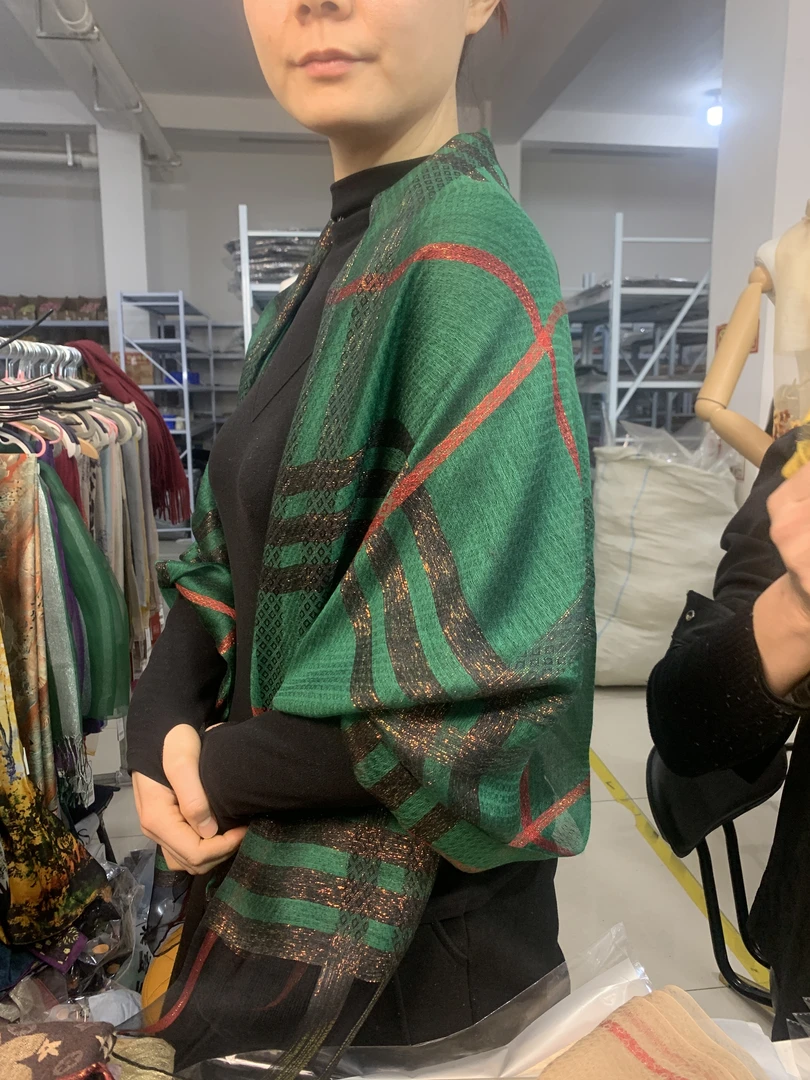 C145 绿色八格子蚕丝羊毛围巾丝巾披肩通用75*175