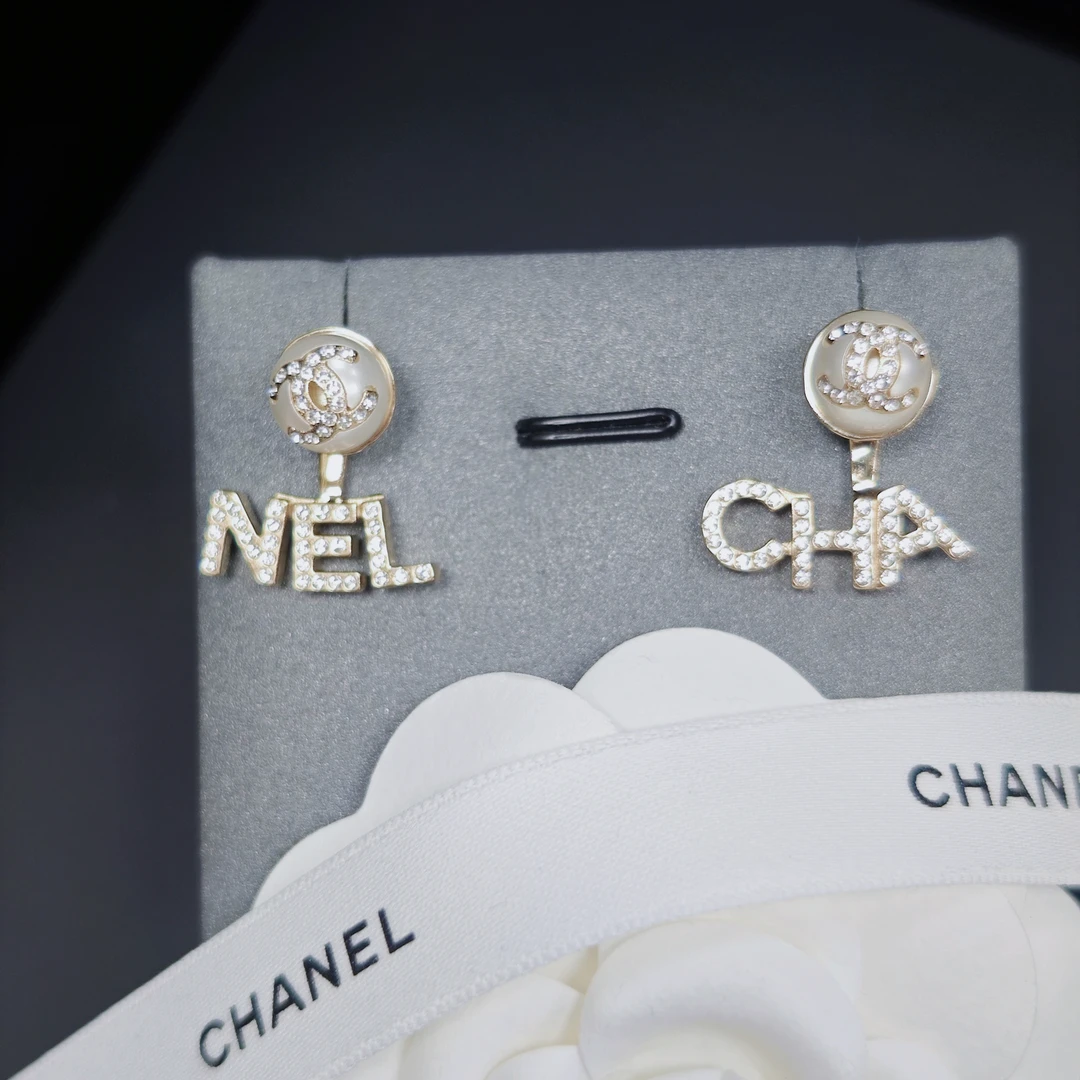 未使用 Chanel/香奈儿 耳环字母时尚百搭精致经典珠耳环