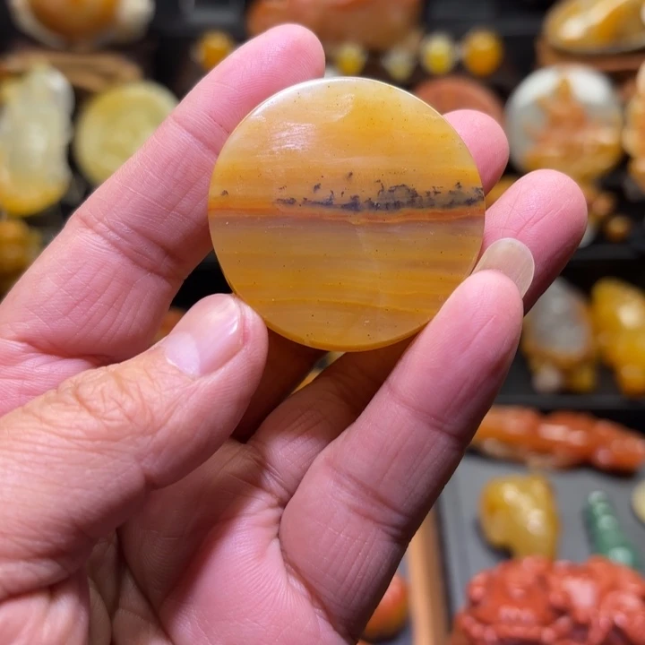 石英质玉（黄龙玉）未镶嵌颈饰