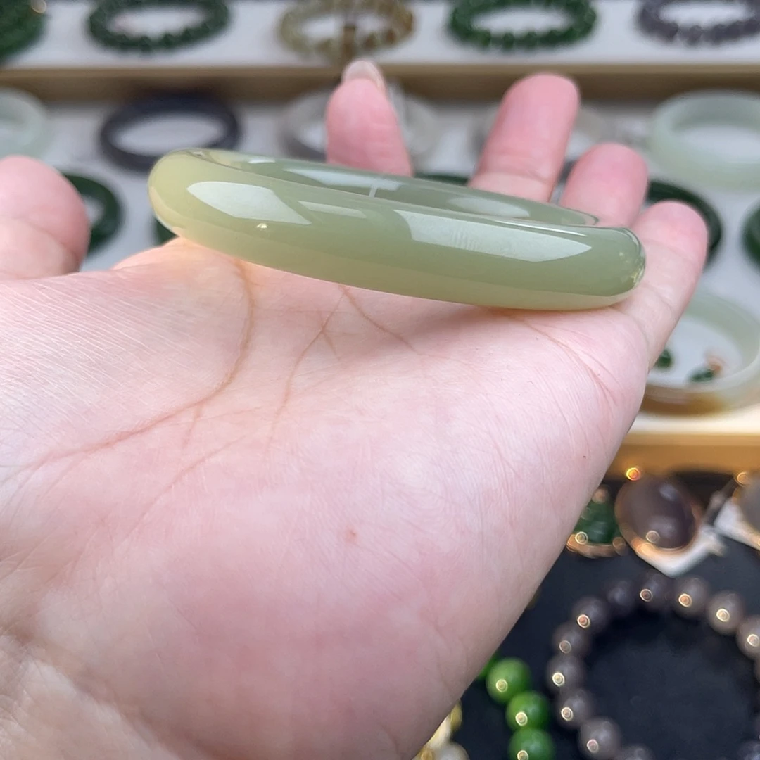 和田玉手镯未镶嵌