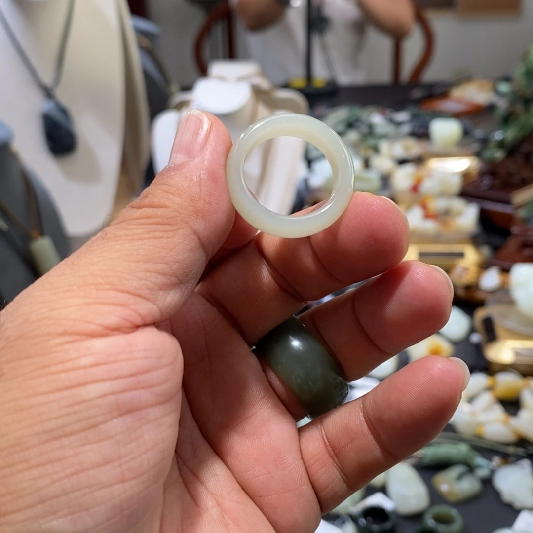 和田玉未镶嵌挂件财****迷