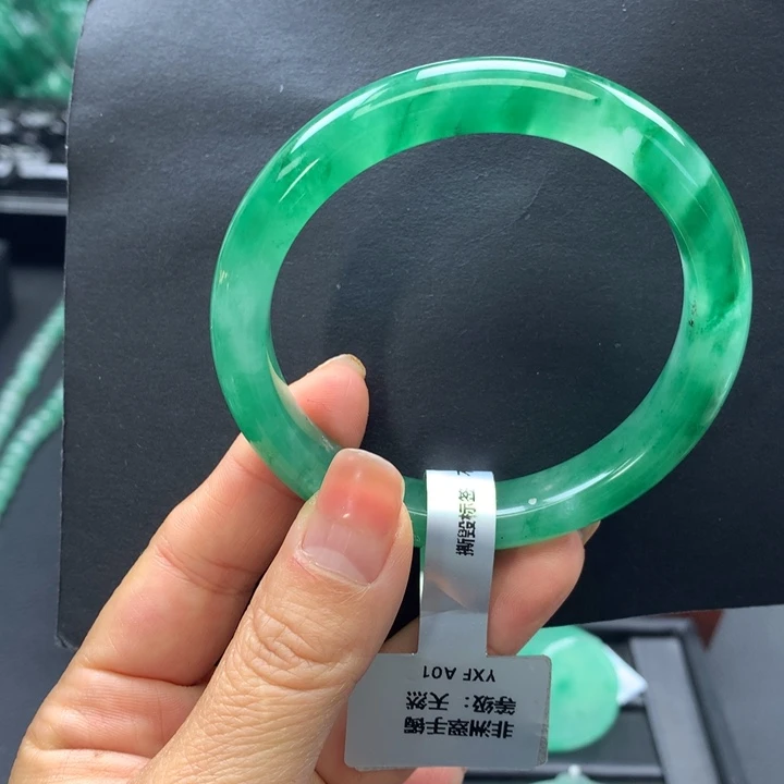 石英质玉未镶嵌手镯