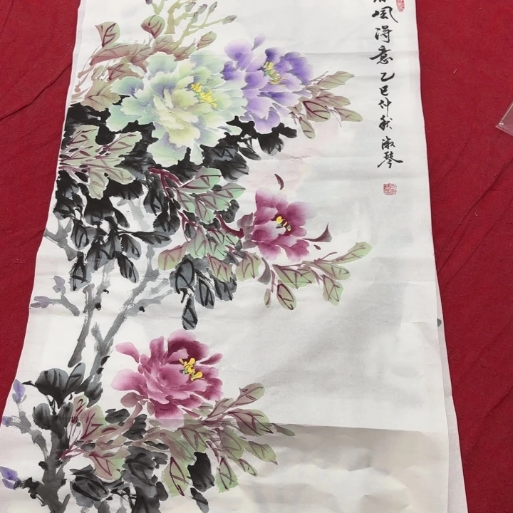 国画花鸟等图案为一体而成