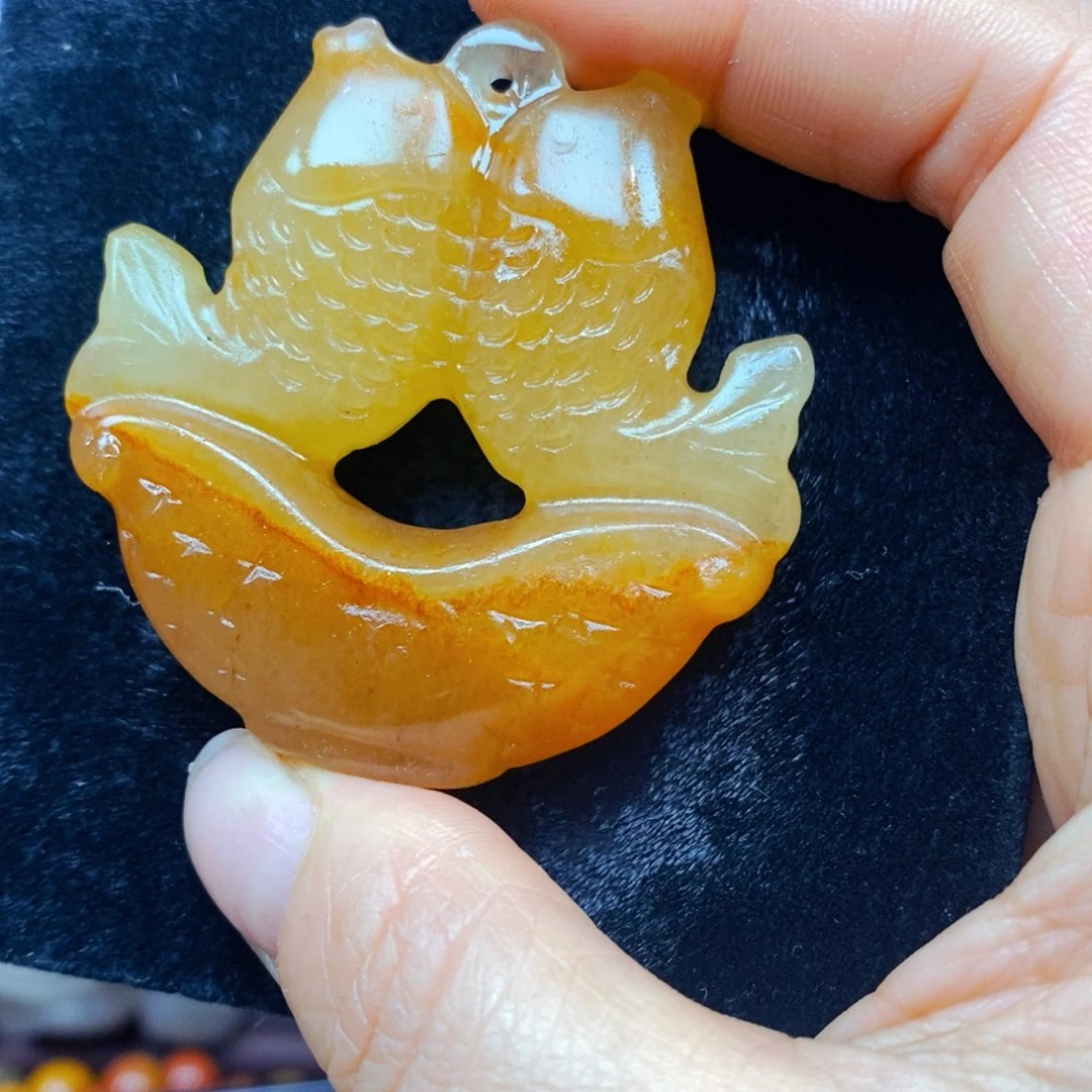 未镶嵌石英质玉（黄龙玉）颈饰