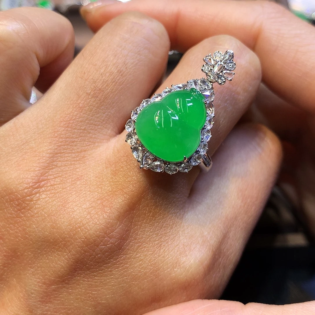 颈饰18K金镶嵌翡翠翡翠吊坠