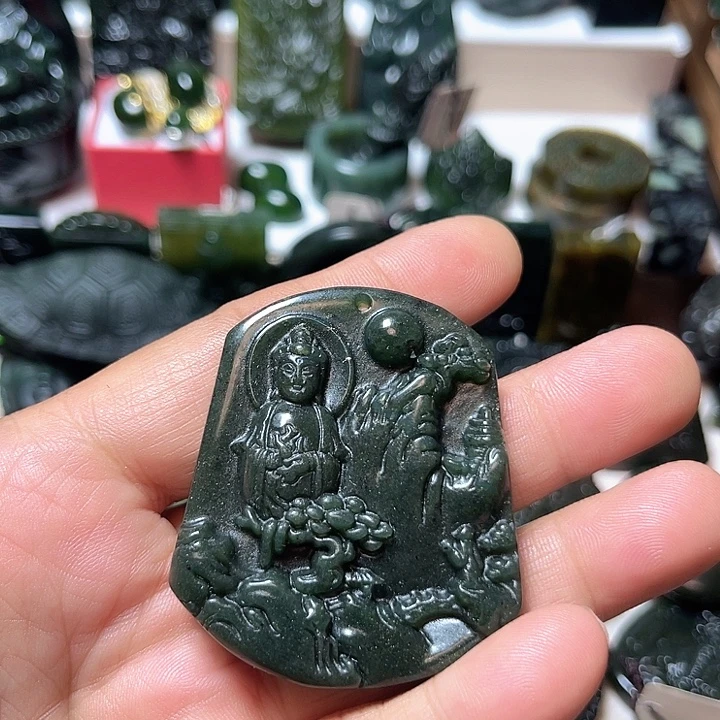 蛇纹石玉未镶嵌颈饰