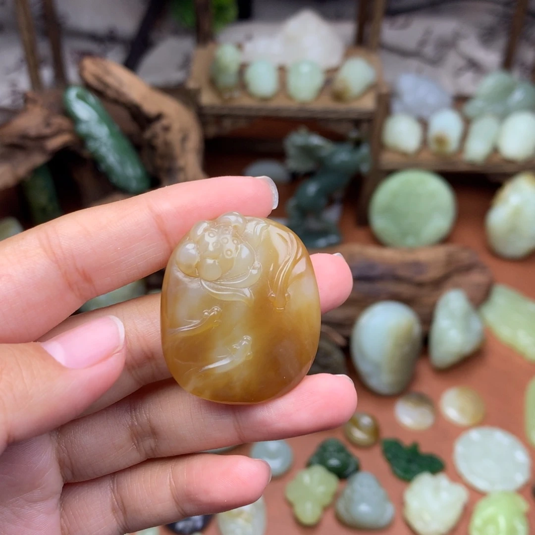 麻***豆和田玉未镶嵌挂件