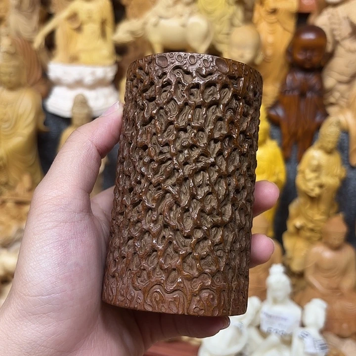 黄杨木黄杨木小叶瑕疵笔筒