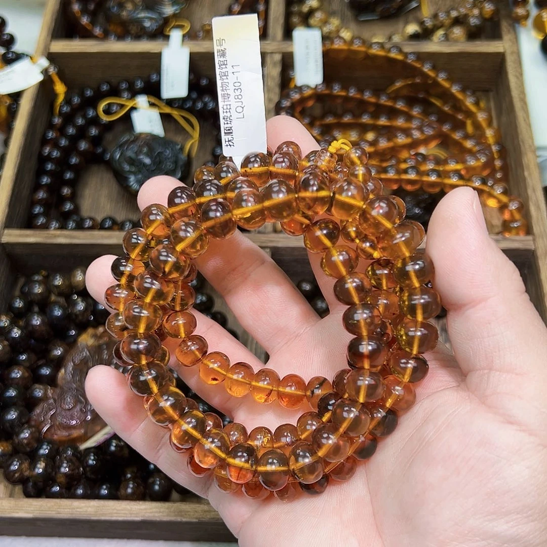 琥珀未镶嵌颈饰抚顺